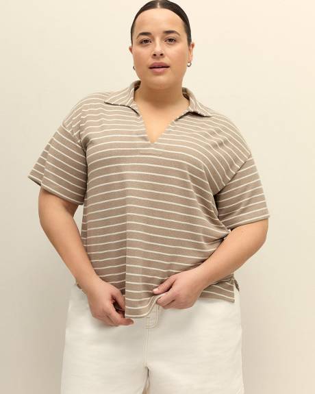 Polo rayé avec col en V
