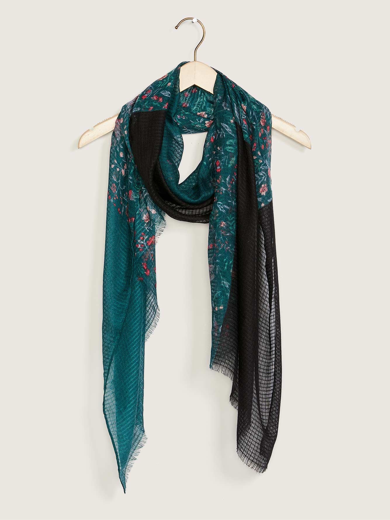 Foulard imprimé fleuri avec franges - In Every Story | Penningtons