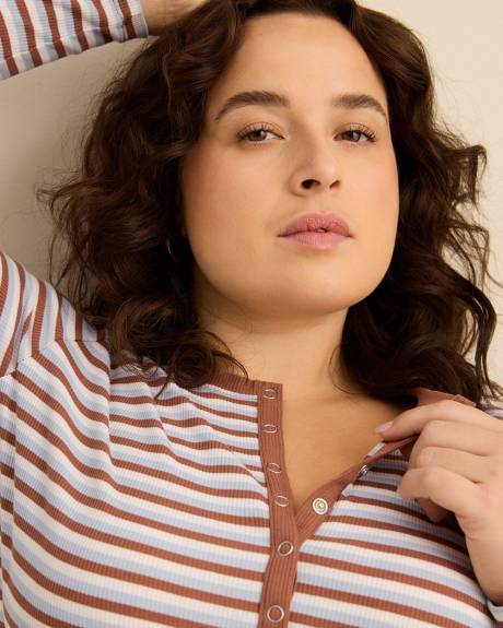 Haut &agrave; manches longues avec col boutonn&eacute;