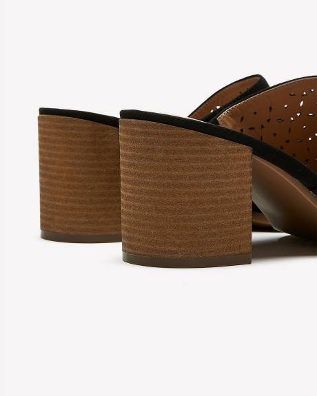 Chaussure à enfiler avec talon bloc, pied très large