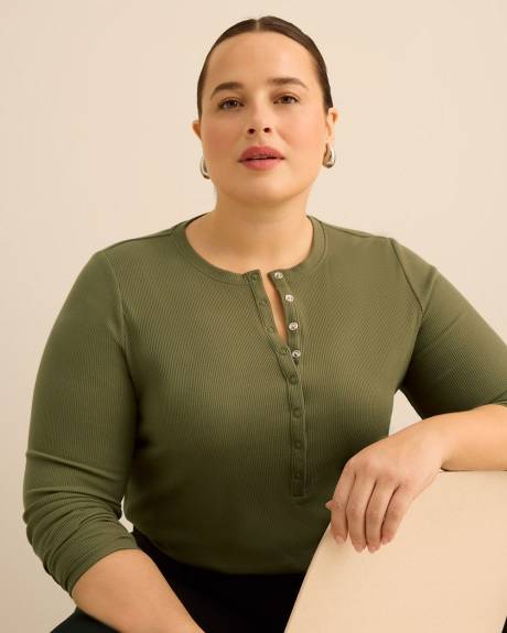 Haut c&ocirc;tel&eacute; &agrave; manches longues et col Henley