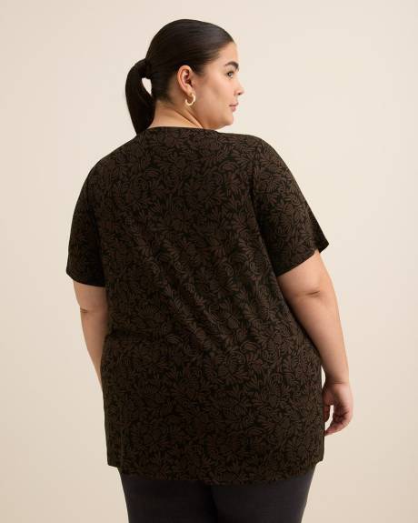 Modern-Fit Short-Sleeve V-Neck Tee Modern-Fit Short-Sleeve V-Neck Tee