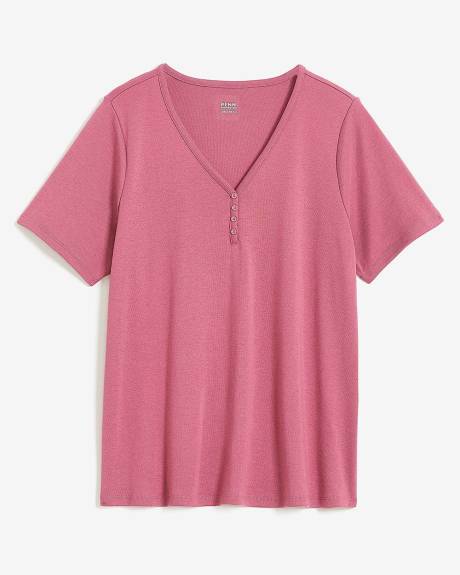 Girlfriend-Fit Tee with Buttons - PENN. Essentials