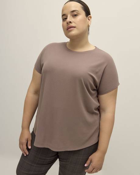 Modern-Fit Ribbed Tee - PENN. Essentials