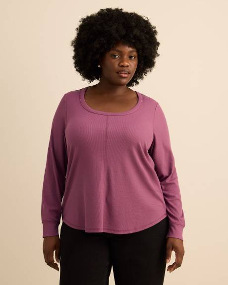 Curvy-Fit Long-Sleeve Waffle Tee - PENN. Essentials