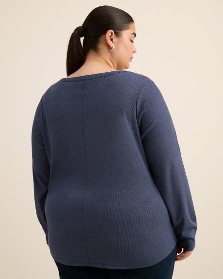 Curvy-Fit Long-Sleeve Waffle Tee - PENN. Essentials