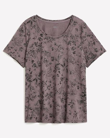 Printed Curvy-Fit Crewneck Tee - PENN. Essentials