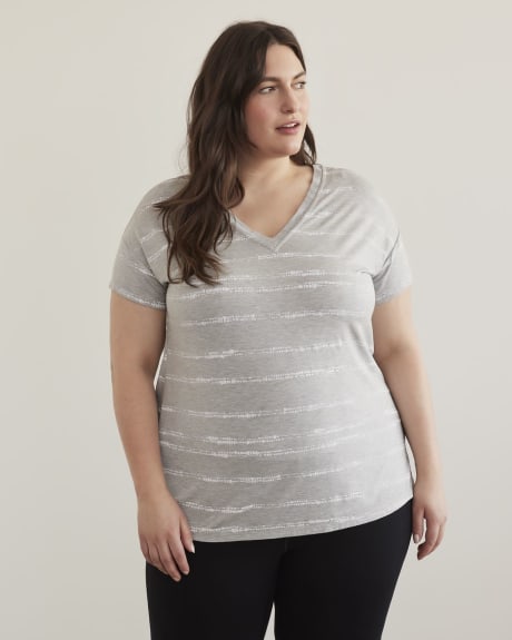 Printed Double V-Neck Tunic T-Shirt - Active Zone