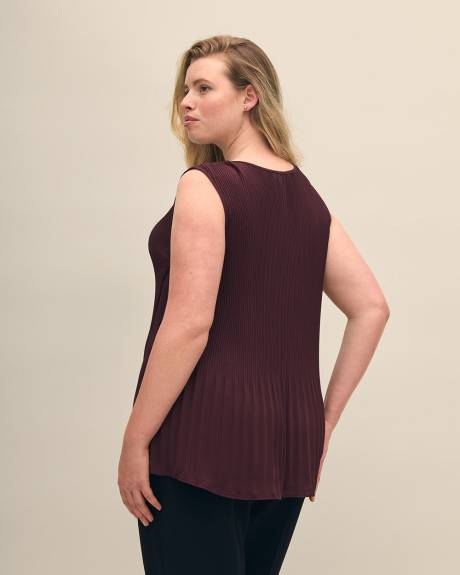 Responsible, Sleeveless A-Line Pleated Blouse
