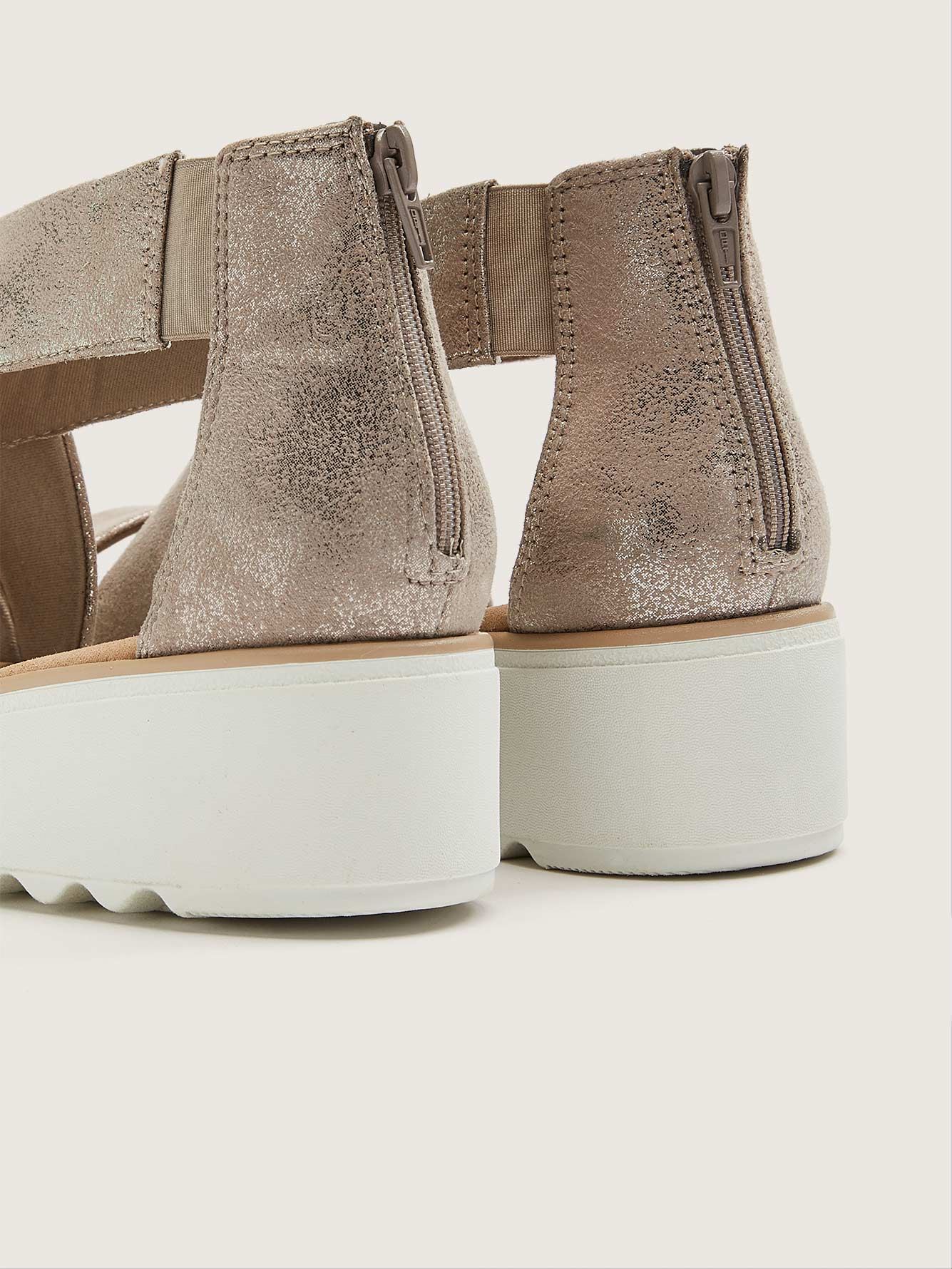 Wide fit sandals clarks Clearance