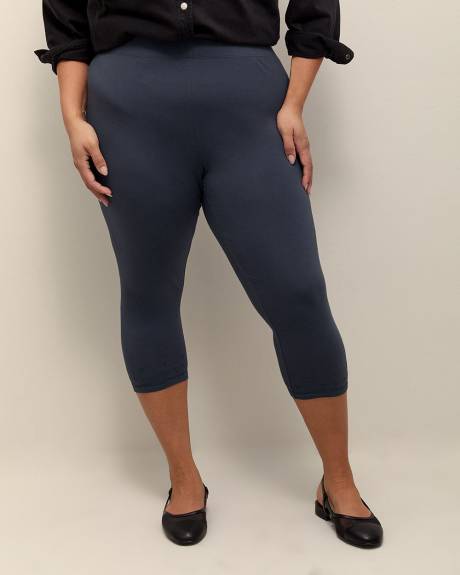 Capri Legging with Eyelet Embroidery at Hem - PENN. Essentials