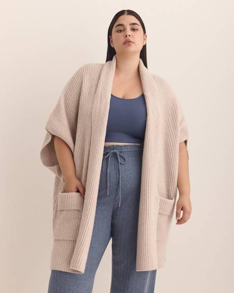 Cape en tricot côtelé épais avec poches