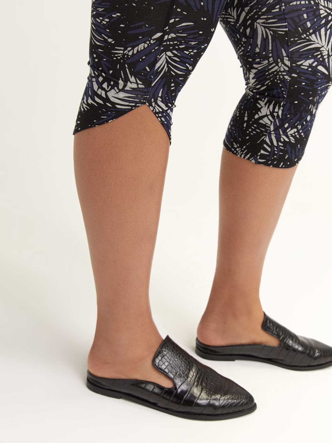 Download Printed Capri Leggings with Shirt Tail Hem | Penningtons