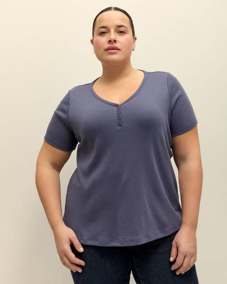 Girlfriend-Fit Ribbed Tee - PENN. Essentials