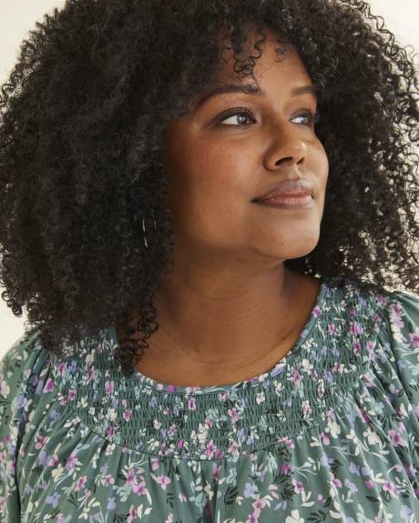 Haut long en tricot fleurie avec encolure à smocks, tissu responsable