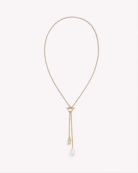 Chaîne dorée moyenne avec pendentif à perles