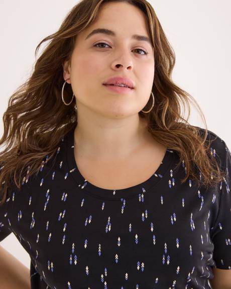 Short-Sleeve Scoop-Neck Boyfriend Tee - PENN. Essentials