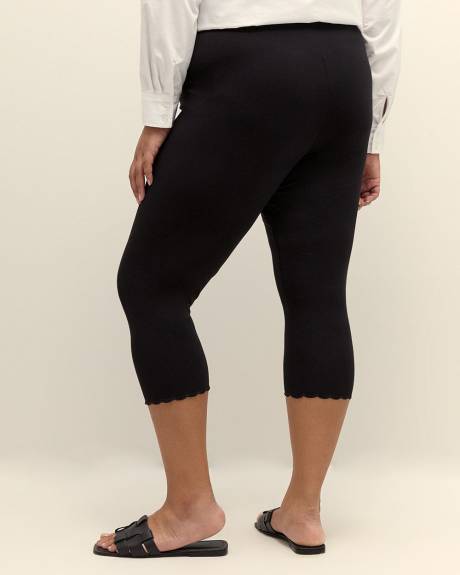 Black Fashion Capri Legging with Scalloped Hem - PENN. Essentials