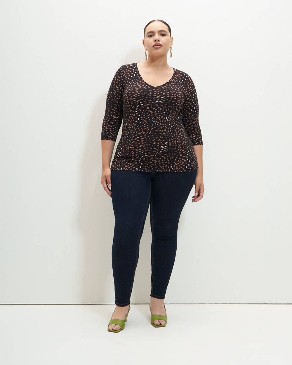 Silhouette-Fit V-Neck T-Shirt - Addition Elle - PENN. Essentials