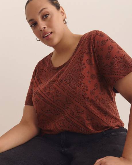 Printed Curvy-Fit Short-Sleeve Crewneck Tee