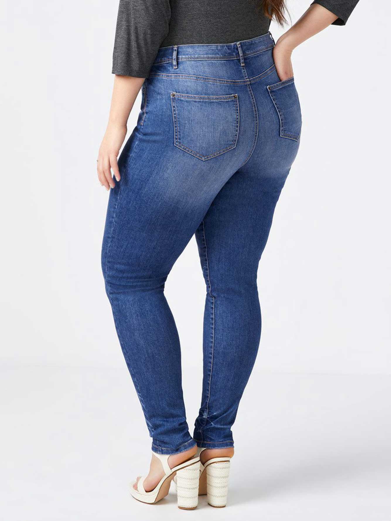 Men's Skinny Jeans Citizens of Humanity captivates the fashion world with a rigorous commitment to cutting edge denim styling, comfort and fit without compromise.