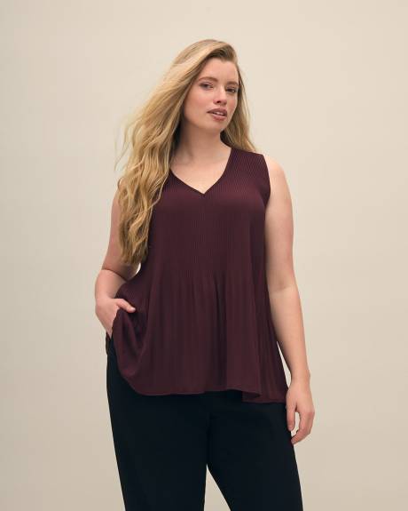 Responsible, Sleeveless A-Line Pleated Blouse