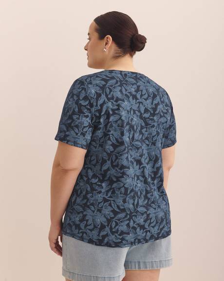 Curvy-Fit Short-Sleeve Tee - PENN. Essentials