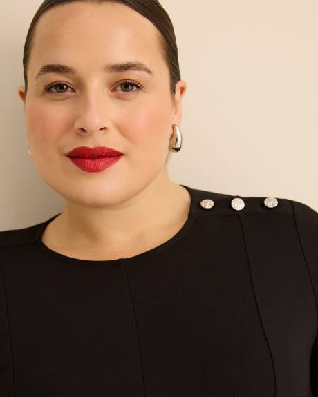 Robe cintr&eacute;e et &eacute;vas&eacute;e en tricot c&ocirc;tel&eacute; avec manches aux coudes