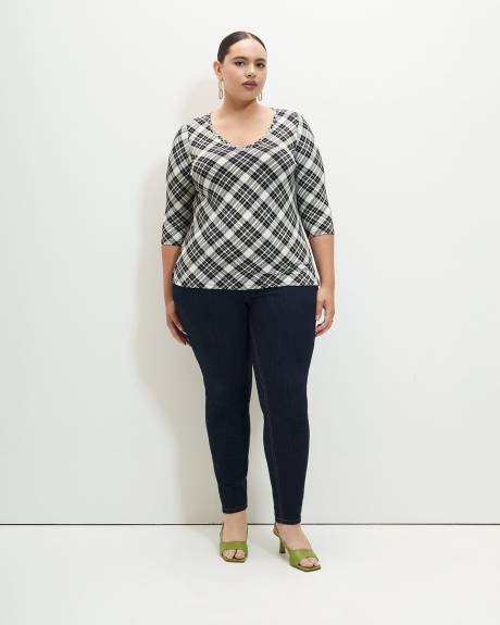 Silhouette-Fit V-Neck T-Shirt - Addition Elle - PENN. Essentials