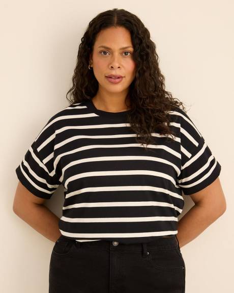 T-shirt carr&eacute;e &agrave; manches courtes et col rond - Essentiels PENN.