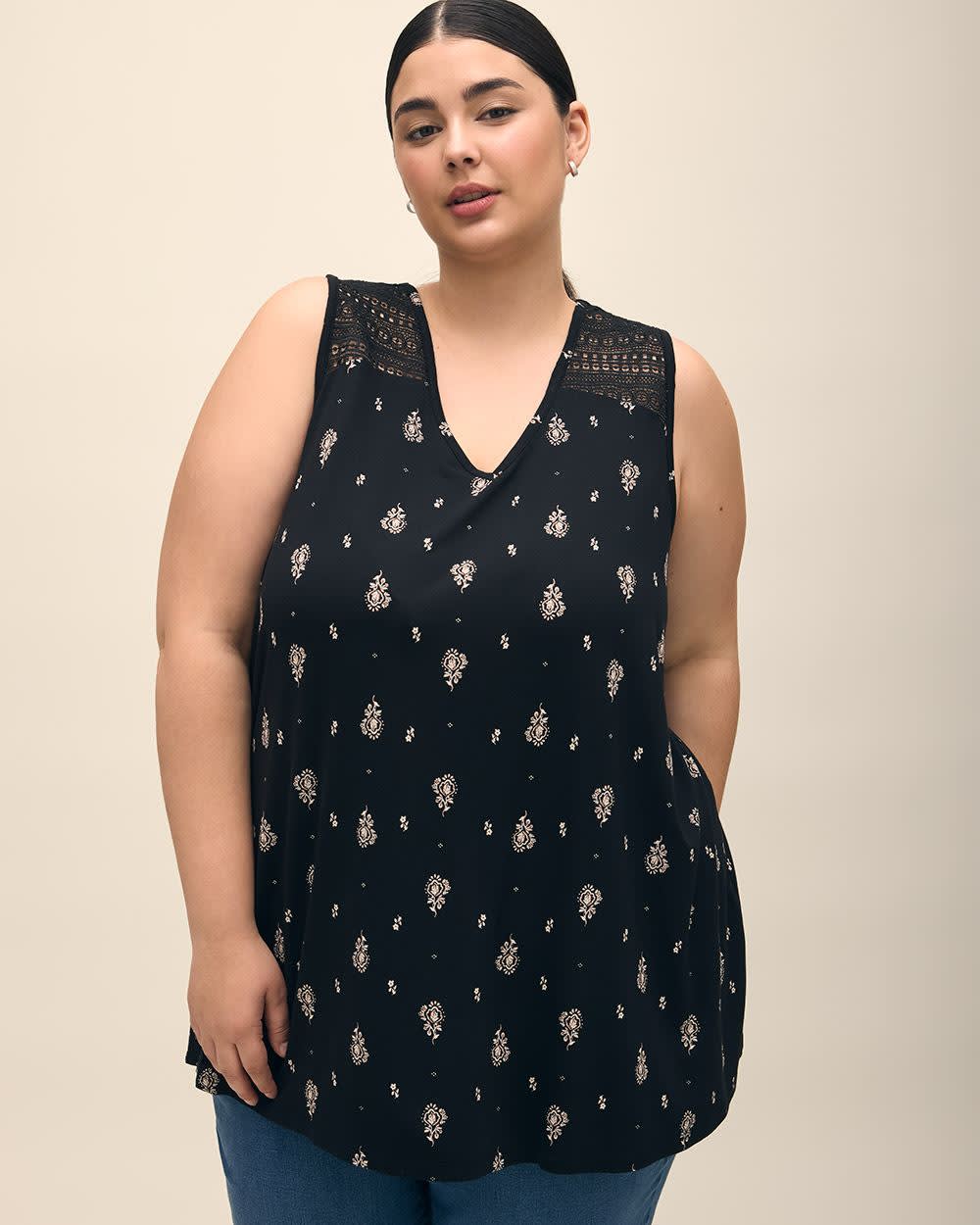 Haut sans manches avec encolure en V et détail crocheté, tissu responsable