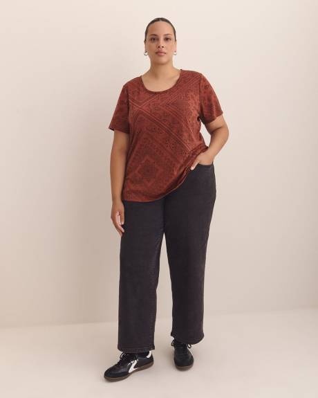 Printed Curvy-Fit Short-Sleeve Crewneck Tee