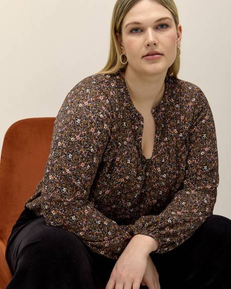 Haut fleuri en tricot texturé avec manches bouffantes
