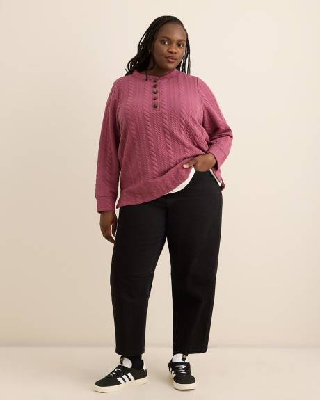 Haut en tricot torsadé à manches longues et col rond boutonné