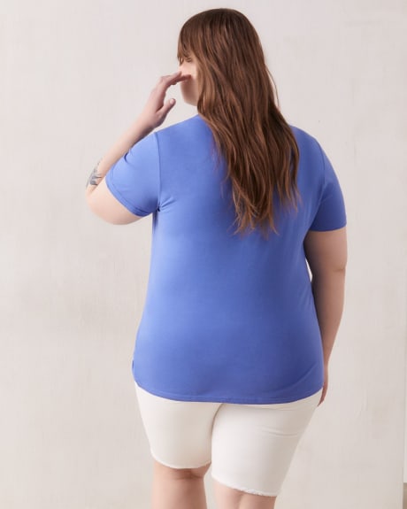 Boyfriend Fit V-Neck T-Shirt - In Every Story