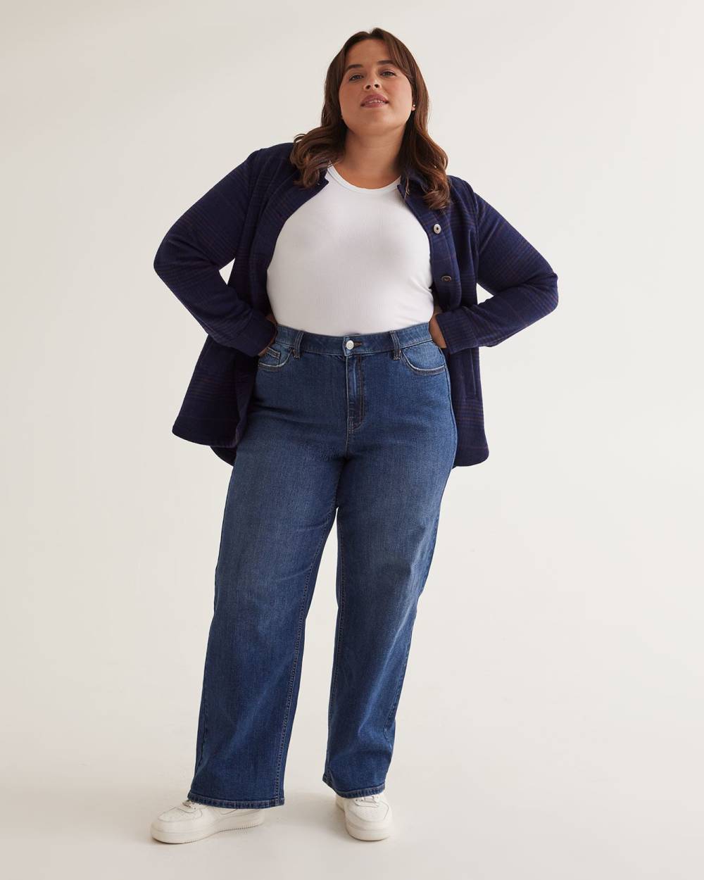 Jean a jambe evasee et taille haute coupe galbee petite delave fonce tissu responsable d C Jeans Penningtons