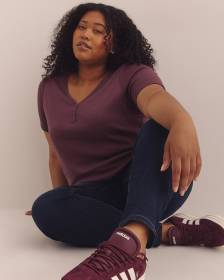 Girlfriend-Fit V-Neck Ribbed Tee - PENN. Essentials