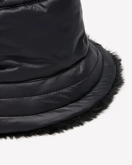 Chapeau noir réversible en fourrure synthétique