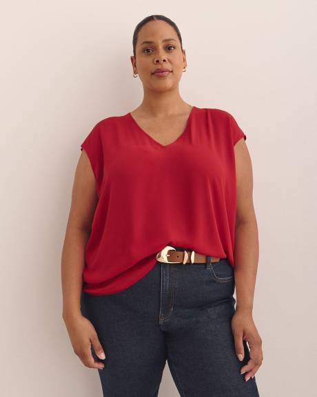 Blouse rouge à encolure en V, tissu responsable