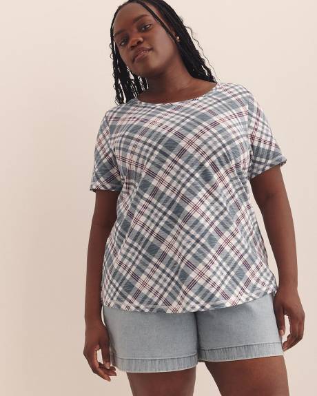 Printed Curvy-Fit Crewneck Tee - PENN. Essentials