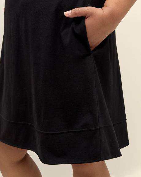 Robe noire évasée sans manches avec poches, tissu responsable