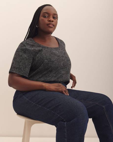 Printed Curvy-Fit Short-Sleeve Crewneck Tee