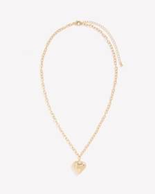 Collier court avec pendentif en forme de coeur
