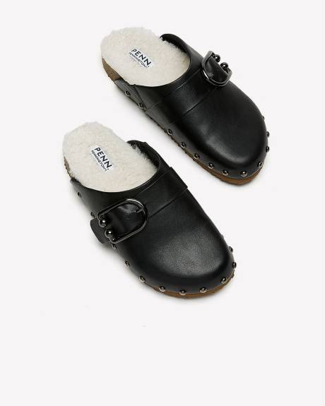 Sabot doublé en imitation de peau de mouton retournée, pied très large