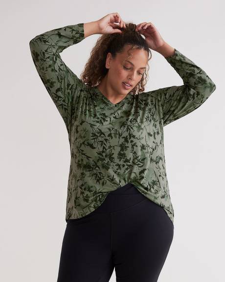 Textured V-Neck Long-Sleeve Tee - Active Zone