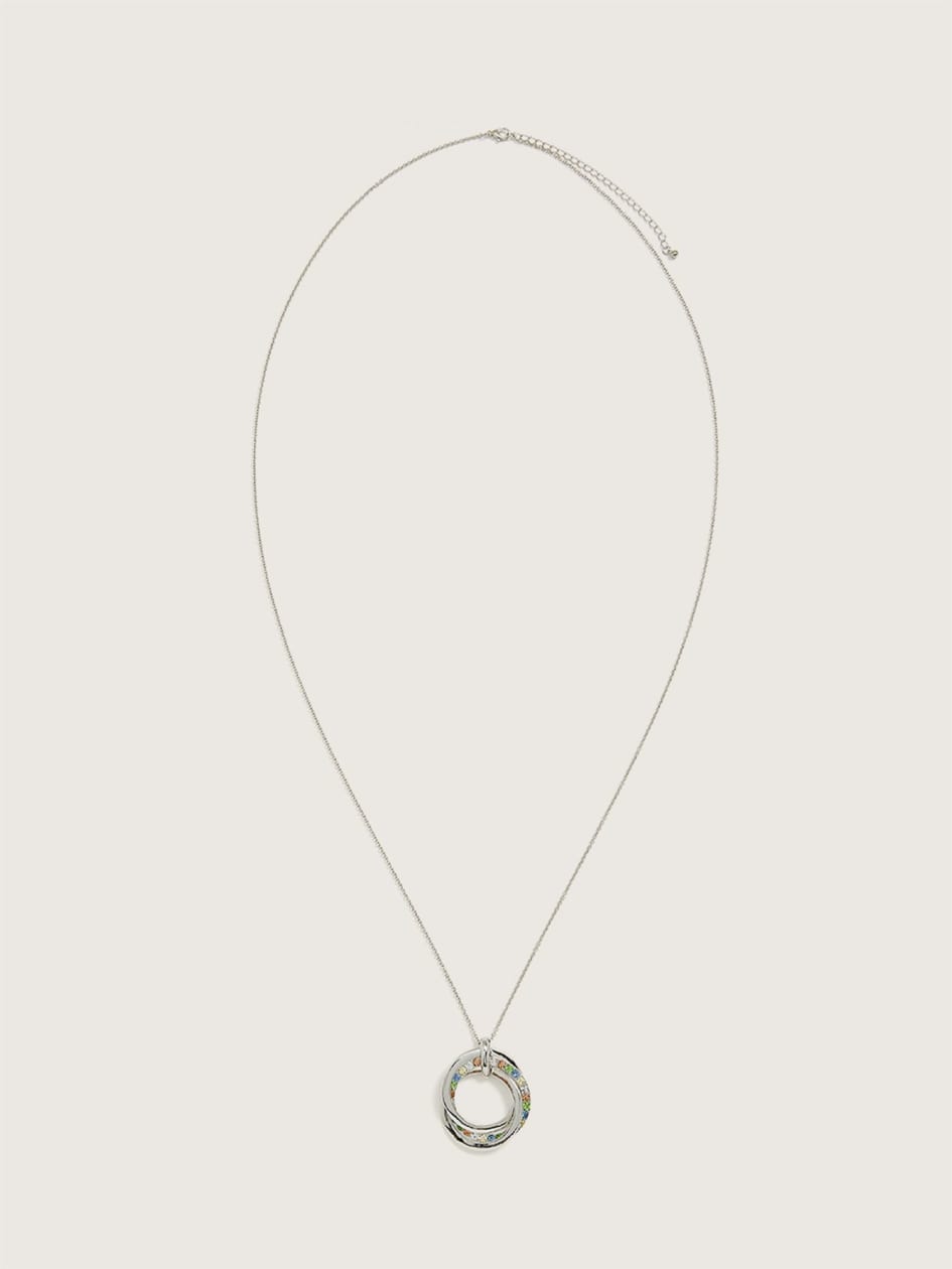 Long collier avec pendentif à anneaux