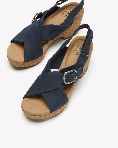 Sandale croisée à talon compensé, pied large - Clarks