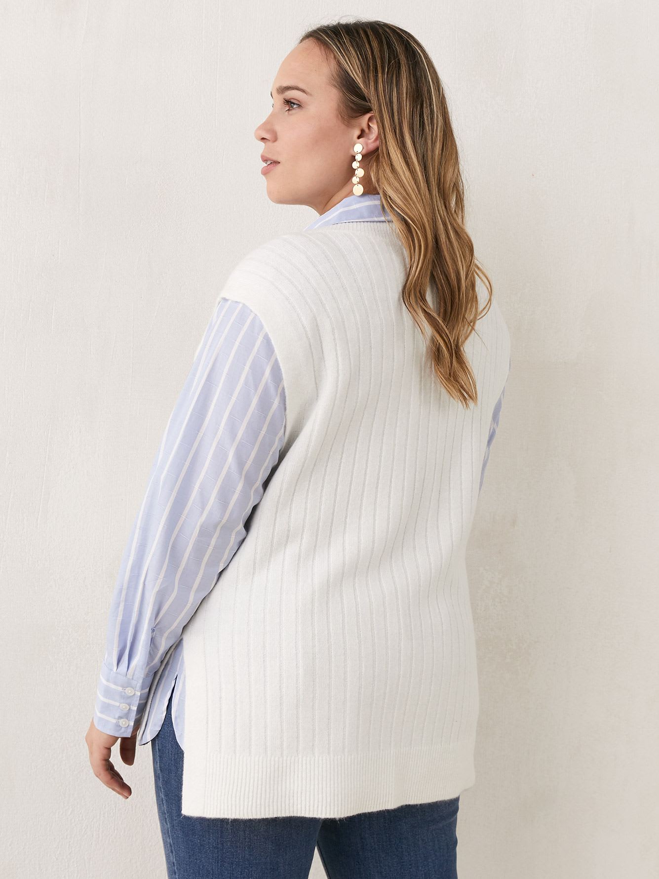 Cable Knit VNeck Sweater Vest Penningtons