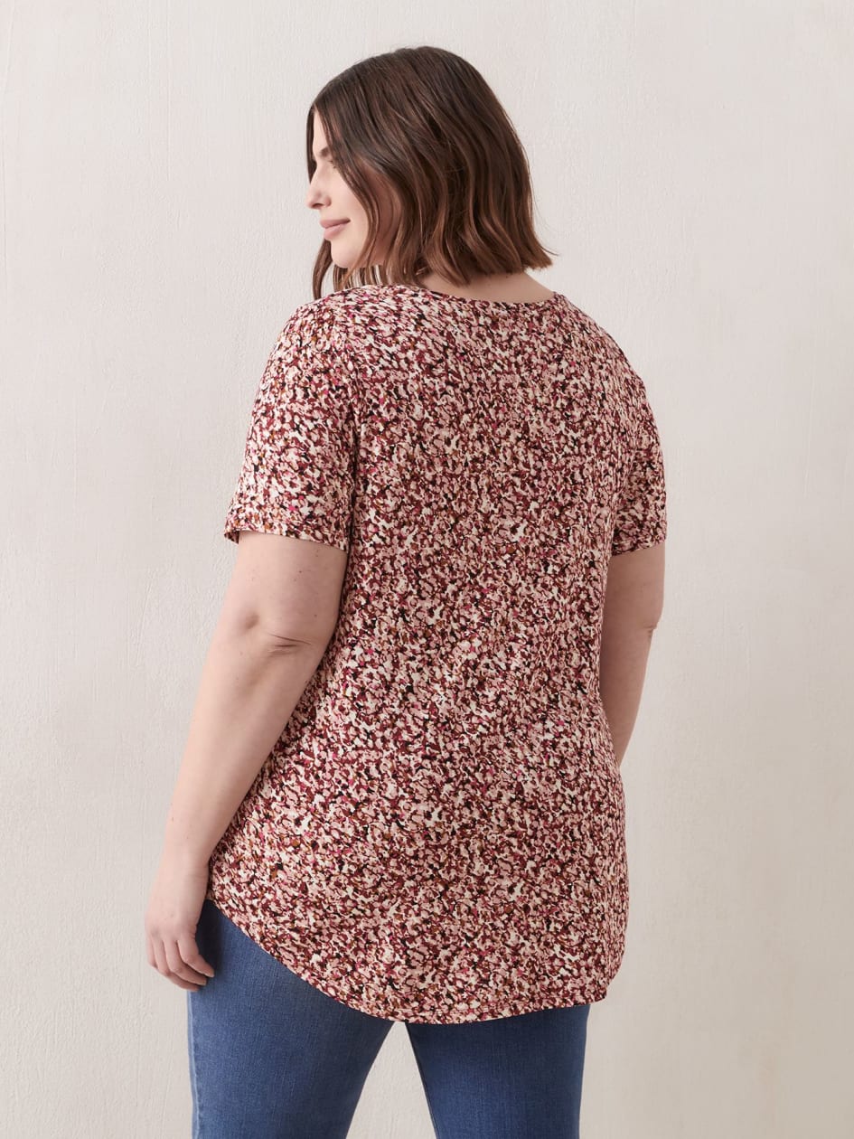 Modern-Fit Scooped Neck Printed Tee - In Every Story
