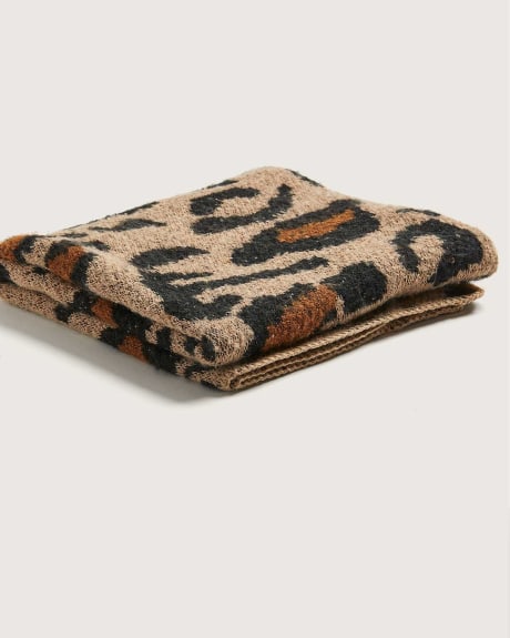 Knitted Cheetah Print Scarf - In Every Story